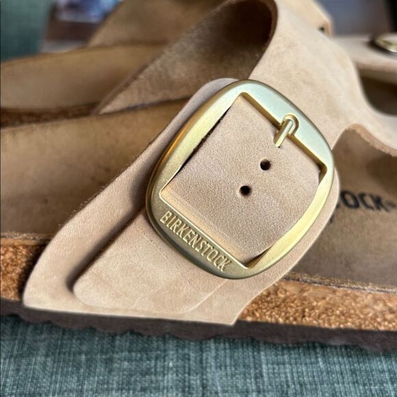 Birkenstock Gizeh Leather Buckle Tan Thong Sandals with Gold buckle size 36/5.5 - Picture 3 of 11